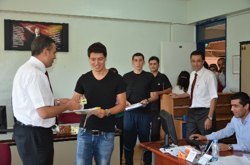 Yeni öğretmenlere Antep usulü baklavalı karşılama
