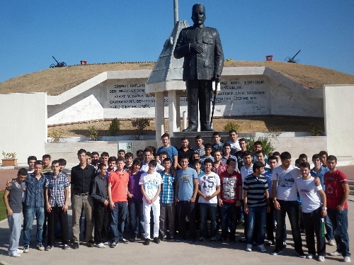 Yeni üniversiteliler Edirne'nin tarihi mekanlarını gezdi