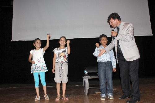 Yeşildağ: Çocuklar anne ve babalarını örnek alıyor, onlara güzel örnek olalım