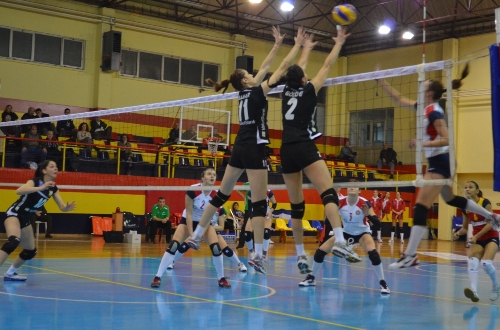 Yeşilyurt'u 3-0 yenen VakıfBank kupada yarı finalde