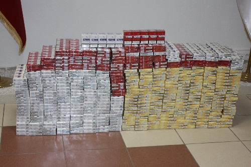 Yolcu otobüsünde kaçak sigara, içki ve elektronik parça bulundu