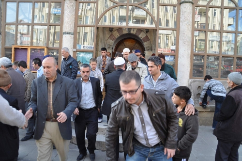 Yozgatlılar bayram namazı için camilere akın etti