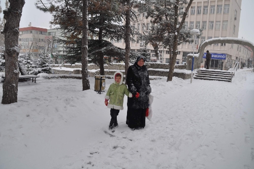 Yozgat'ta kar yağışı etkisini sürdürüyor