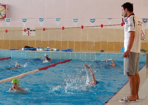 Yunanlı yüzücüler Edirne'deki olimpik yüzme havuzunda idmana başladı