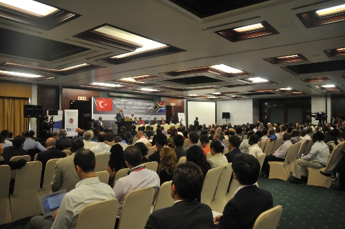 Zafer Çağlayan Güney Afrika'yı uyardı: Düşük gümrük avantajı 2013'te kalkacak