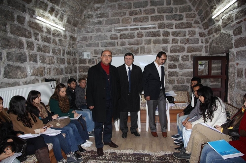 Zinciriye Medresesi'nde Osmanlı Türkçesi kursu veriliyor