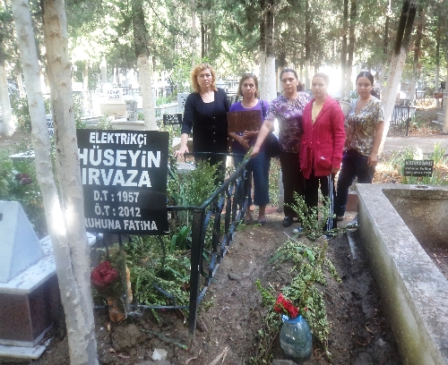 Ziyarete gittikleri annelerinin mezarında başkasını buldular