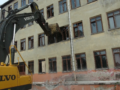 Zonguldak'ta kentsel dönüşüm, metruk binaların yıkımıyla başladı