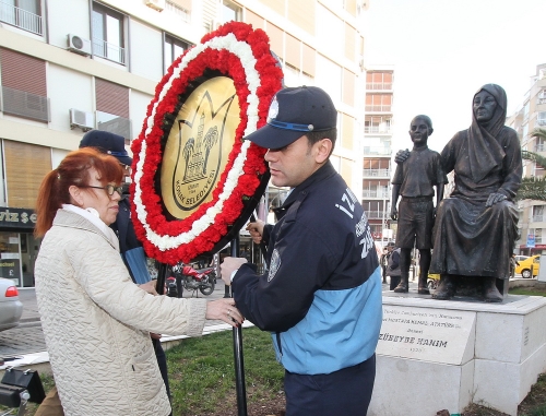 Zübeyde Hanım İzmir'de anıldı